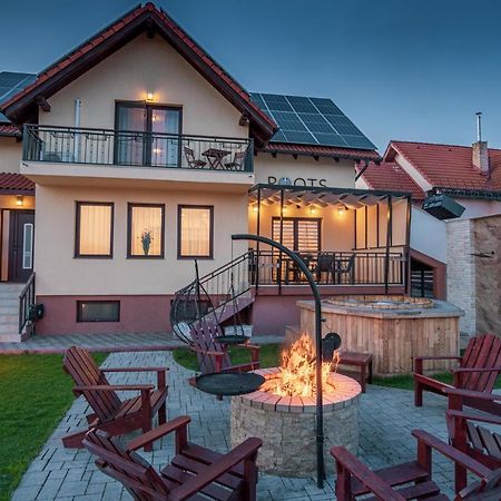 Roots Villa Redwood Braşov Exterior foto